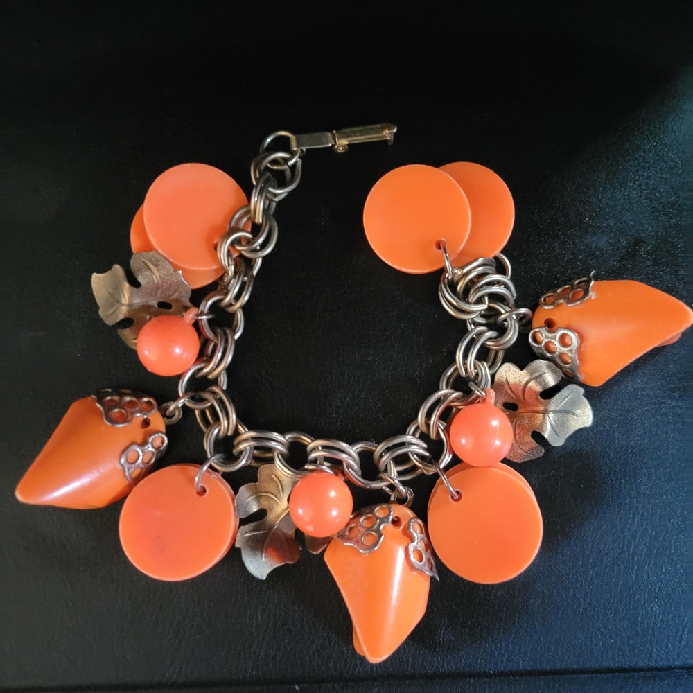 Vintage Mod Kitsch Orange Lucite  Charm‎ Bracelet 60s